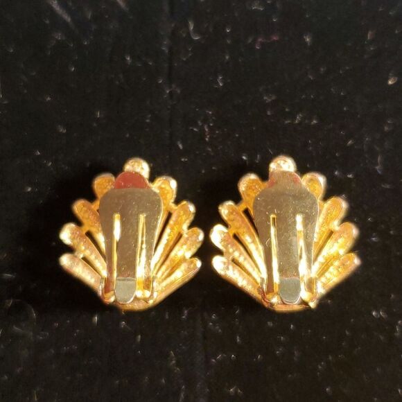 Vintage 1980's Open Design Goldtone Seashell Design Clip-On Earrings‎ - Picture 2 of 5